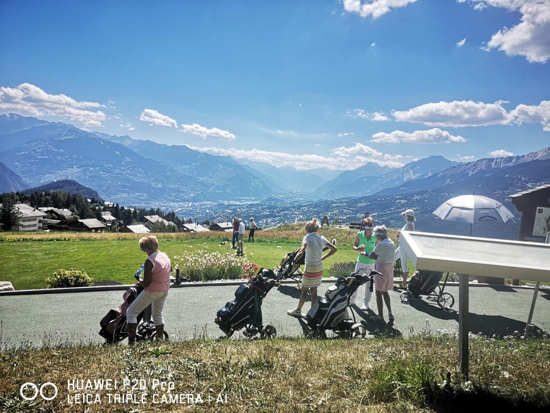 Apartment 42 Crans-Montana Bagian luar foto